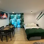 Rozeta Przy Gondoli Z Sauna , Jacuzzy, Ogrodem I Tarasem - Dawniej U Gazdy Appartement